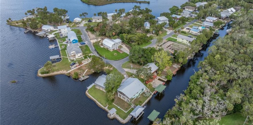 House in Homosassa, Florida 2 bedrooms, 104.52 sq.m. № 1796540