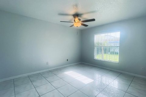 Casa en alquiler en Kissimmee, Florida, 4 dormitorios, 177.07 m2 № 1912375 - foto 11