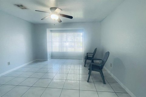 Casa en alquiler en Kissimmee, Florida, 4 dormitorios, 177.07 m2 № 1912375 - foto 5