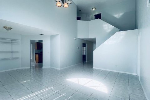 Casa en alquiler en Kissimmee, Florida, 4 dormitorios, 177.07 m2 № 1912375 - foto 10