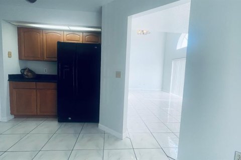 Villa ou maison à louer à Kissimmee, Floride: 4 chambres, 177.07 m2 № 1912375 - photo 4