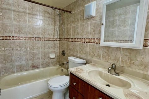 Copropriété à louer à Hialeah, Floride: 2 chambres, 69.96 m2 № 2357988 - photo 12