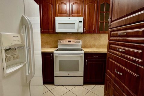 Copropriété à louer à Hialeah, Floride: 2 chambres, 69.96 m2 № 2357988 - photo 7