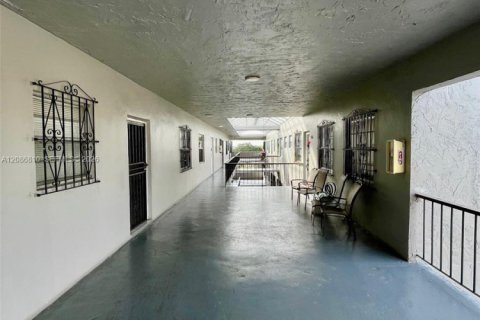 Copropriété à louer à Hialeah, Floride: 2 chambres, 69.96 m2 № 2357988 - photo 3