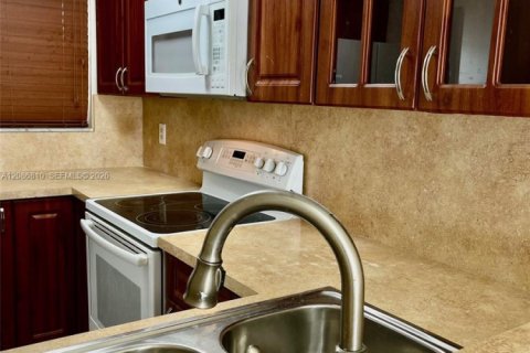 Copropriété à louer à Hialeah, Floride: 2 chambres, 69.96 m2 № 2357988 - photo 15
