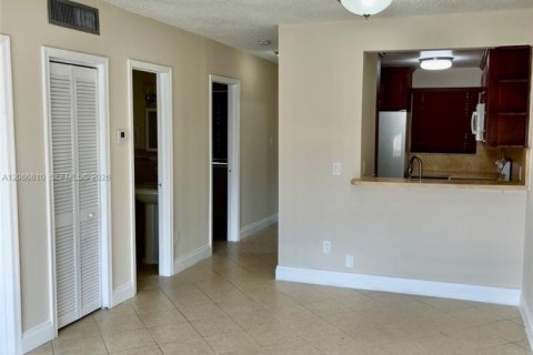 Copropriété à louer à Hialeah, Floride: 2 chambres, 69.96 m2 № 2357988 - photo 17