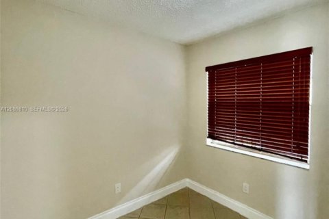 Copropriété à louer à Hialeah, Floride: 2 chambres, 69.96 m2 № 2357988 - photo 9