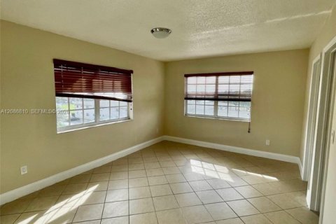 Copropriété à louer à Hialeah, Floride: 2 chambres, 69.96 m2 № 2357988 - photo 11