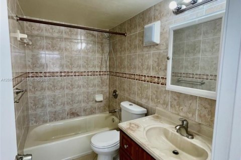 Copropriété à louer à Hialeah, Floride: 2 chambres, 69.96 m2 № 2357988 - photo 18