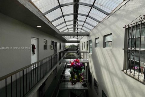 Copropriété à louer à Hialeah, Floride: 2 chambres, 69.96 m2 № 2357988 - photo 4