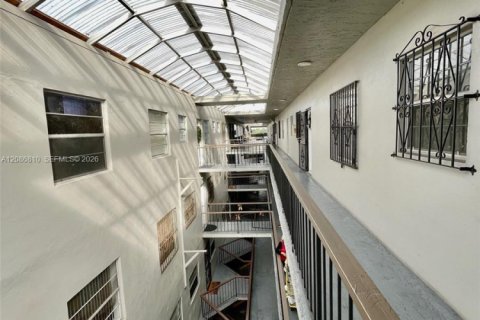 Copropriété à louer à Hialeah, Floride: 2 chambres, 69.96 m2 № 2357988 - photo 19