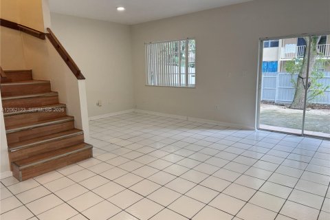 Townhouse in North Miami, Florida 3 bedrooms, 145.86 sq.m. № 2265233 - photo 6