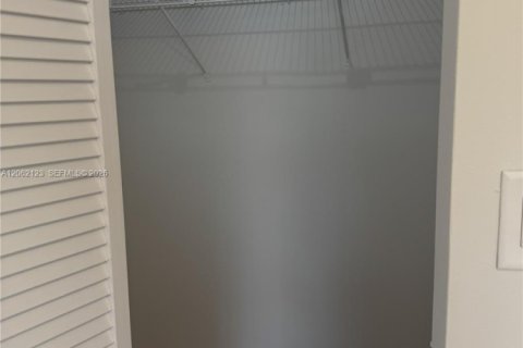 Townhouse in North Miami, Florida 3 bedrooms, 145.86 sq.m. № 2265233 - photo 14