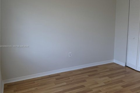 Townhouse in North Miami, Florida 3 bedrooms, 145.86 sq.m. № 2265233 - photo 13