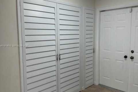 Touwnhouse à louer à Pembroke Pines, Floride: 2 chambres, 134.8 m2 № 2031321 - photo 11