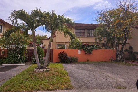 Condominio en venta en Miami, Florida, 3 dormitorios, 142.7 m2 № 1959133 - foto 2