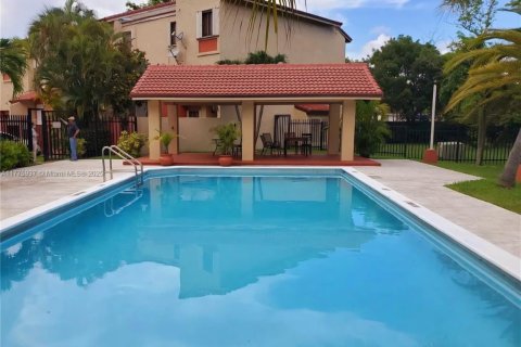 Condominio en venta en Miami, Florida, 3 dormitorios, 142.7 m2 № 1959133 - foto 3