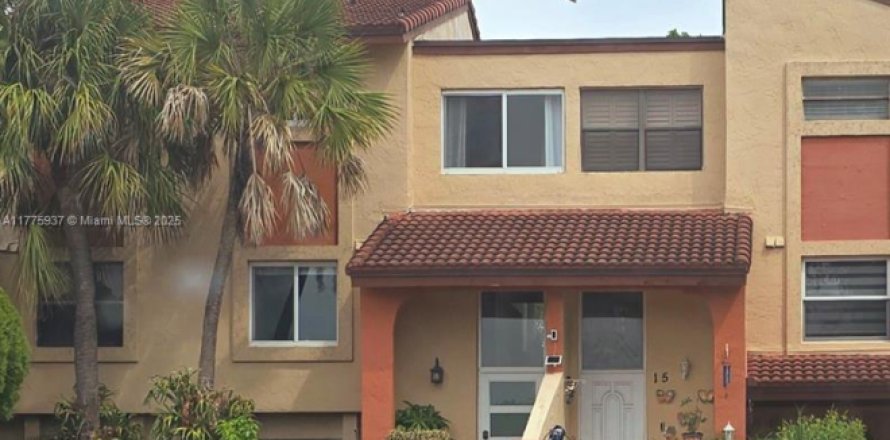 Condominio en Miami, Florida, 3 dormitorios № 1959133