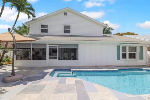 House in Miami, Florida 3 bedrooms, 201.13 sq.m. № 1711800 - photo 10
