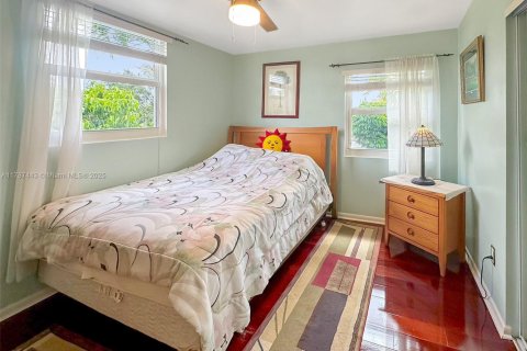 House in Miami, Florida 3 bedrooms, 201.13 sq.m. № 1711800 - photo 25