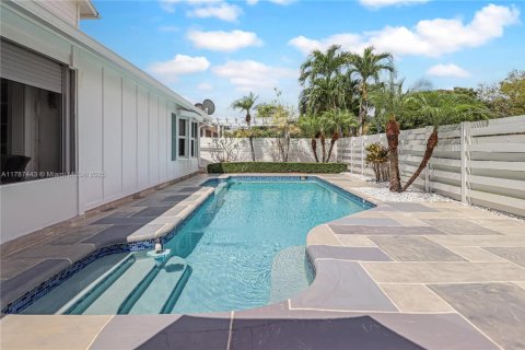 House in Miami, Florida 3 bedrooms, 201.13 sq.m. № 1711800 - photo 2