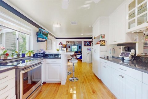 House in Miami, Florida 3 bedrooms, 201.13 sq.m. № 1711800 - photo 17