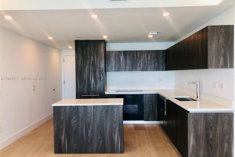 Copropriété à louer à Miami, Floride: 2 chambres, 119.38 m2 № 2001221 - photo 4