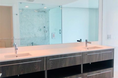 Copropriété à louer à Miami, Floride: 2 chambres, 119.38 m2 № 2001221 - photo 12