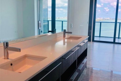 Copropriété à louer à Miami, Floride: 2 chambres, 119.38 m2 № 2001221 - photo 13