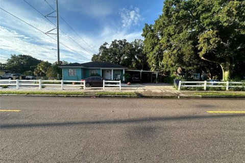 House in Tampa, Florida 4 bedrooms, 141.21 sq.m. № 1335057 - photo 1