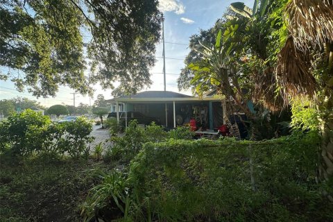House in Tampa, Florida 4 bedrooms, 141.21 sq.m. № 1335057 - photo 6