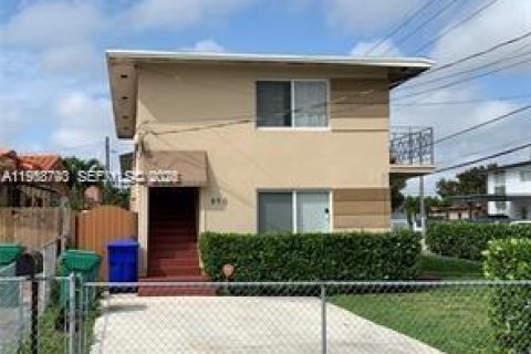 Casa en alquiler en Miami, Florida, 2 dormitorios, 178.37 m2 № 2030984 - foto 2