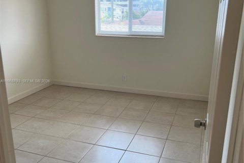 Casa en alquiler en Miami, Florida, 2 dormitorios, 178.37 m2 № 2030984 - foto 8
