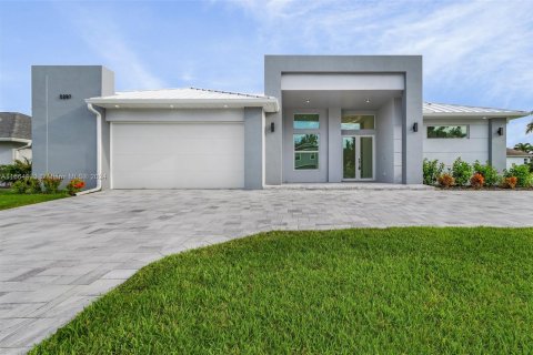 Villa ou maison à vendre à Cape Coral, Floride: 4 chambres № 1764253 - photo 2