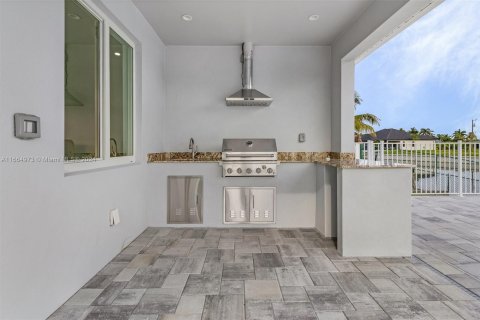 Villa ou maison à vendre à Cape Coral, Floride: 4 chambres № 1764253 - photo 9