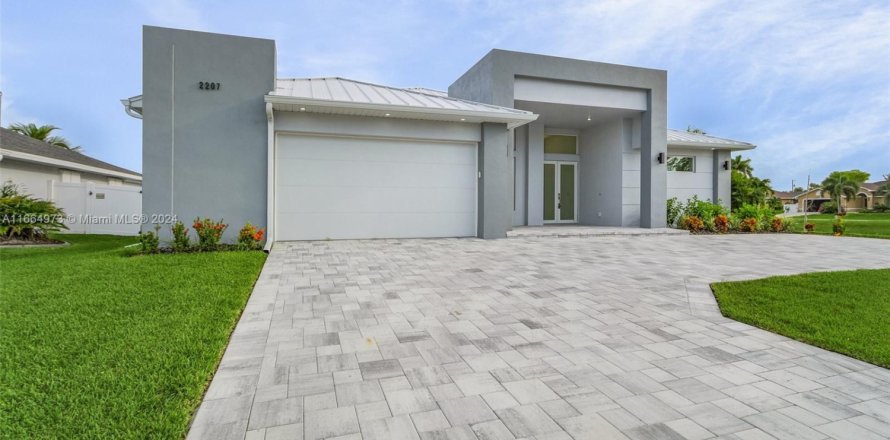 Villa ou maison à Cape Coral, Floride 4 chambres № 1764253