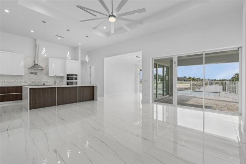 Villa ou maison à vendre à Cape Coral, Floride: 4 chambres № 1764253 - photo 12