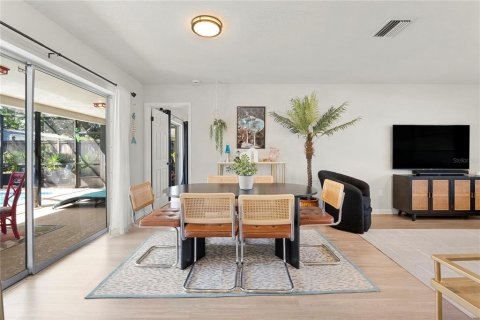 House in Largo, Florida 4 bedrooms, 192.4 sq.m. № 2430586 - photo 15