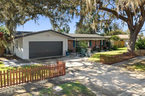 House in Largo, Florida 4 bedrooms, 192.4 sq.m. № 2430586 - photo 2