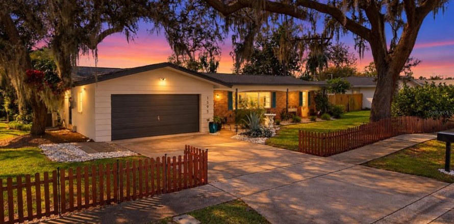 House in Largo, Florida 4 bedrooms, 192.4 sq.m. № 2430586