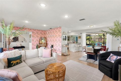 House in Largo, Florida 4 bedrooms, 192.4 sq.m. № 2430586 - photo 14