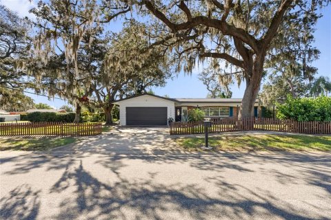 House in Largo, Florida 4 bedrooms, 192.4 sq.m. № 2430586 - photo 3