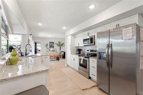 House in Largo, Florida 4 bedrooms, 192.4 sq.m. № 2430586 - photo 24