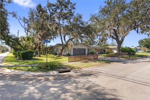 House in Largo, Florida 4 bedrooms, 192.4 sq.m. № 2430586 - photo 4