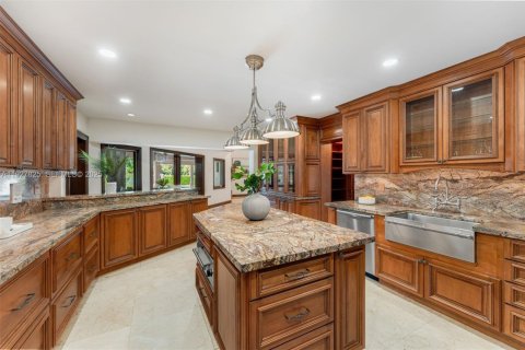 Casa en alquiler en Coral Gables, Florida, 6 dormitorios, 651.06 m2 № 1987020 - foto 16