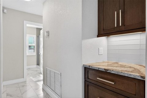 House in Longboat Key, Florida 4 bedrooms, 292.55 sq.m. № 2166976 - photo 28