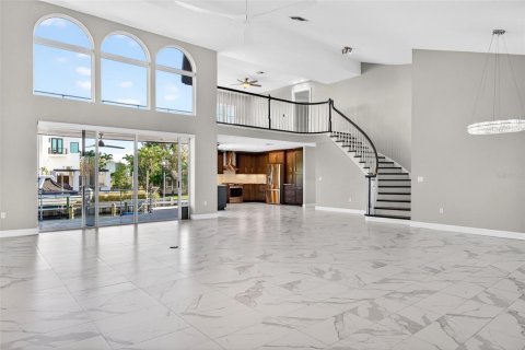 House in Longboat Key, Florida 4 bedrooms, 292.55 sq.m. № 2166976 - photo 14