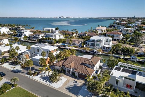 House in Longboat Key, Florida 4 bedrooms, 292.55 sq.m. № 2166976 - photo 3