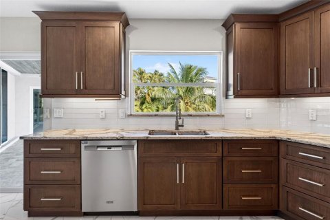 House in Longboat Key, Florida 4 bedrooms, 292.55 sq.m. № 2166976 - photo 21