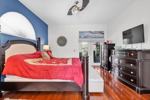 House in Tampa, Florida 4 bedrooms, 206.06 sq.m. № 1913593 - photo 24